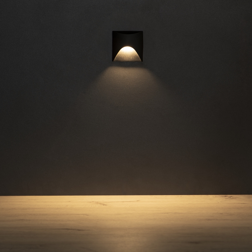 EXIN LED-porrasvalaisin 2,5 W/230 V 3000 K IP65 musta, kulmikas