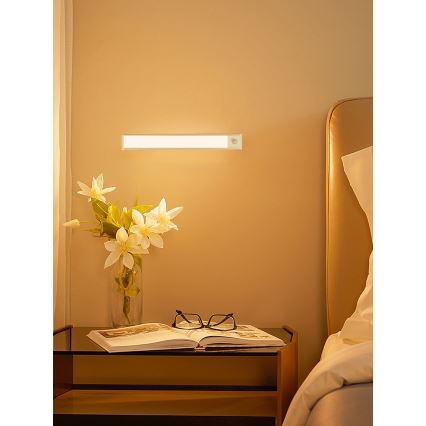 Keittiökaappien alla oleva LED-valo CABINET-4 PIR-anturilla LED/1,5W/230V 1100mAh 4000K