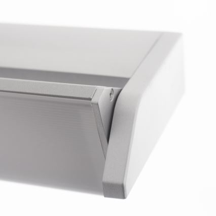 Keittiökaappien alla oleva LED-valo LED/15W/230V hopea