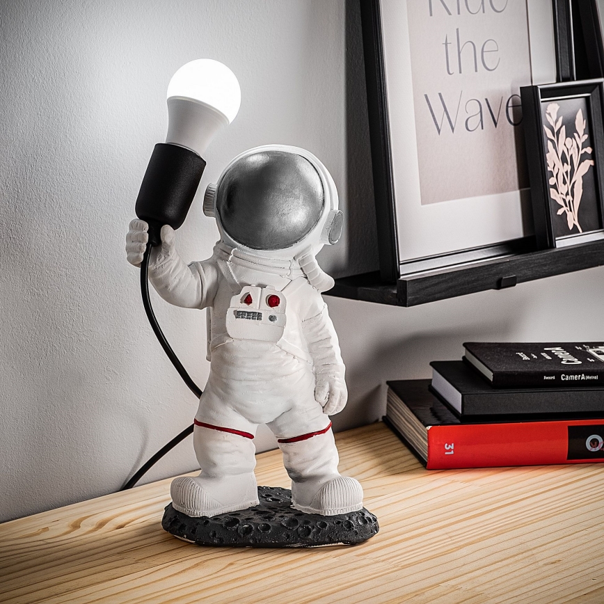 Lasten pöytävalaisin ASTRONAUT 1xE27/40W/230V hopea/valkoinen