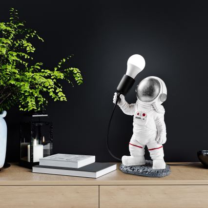 Lasten pöytävalaisin ASTRONAUT 1xE27/40W/230V hopea/valkoinen