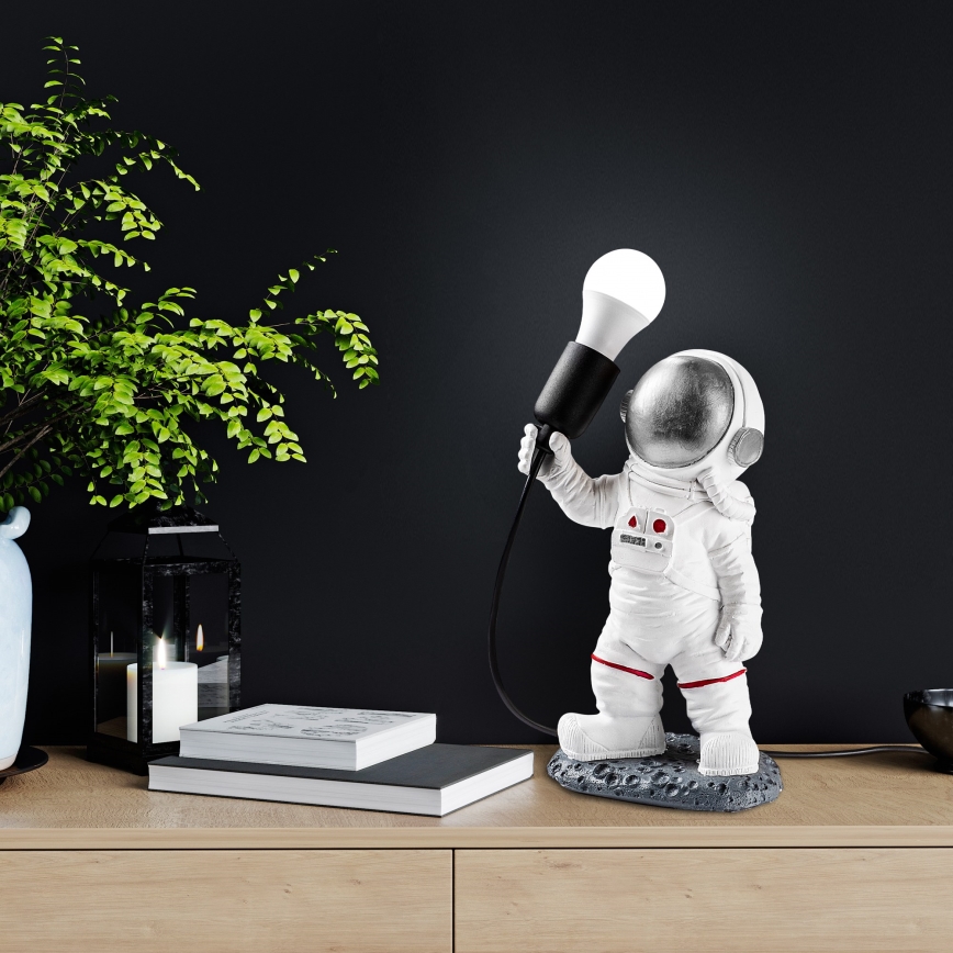 Lasten pöytävalaisin ASTRONAUT 1xE27/40W/230V hopea/valkoinen