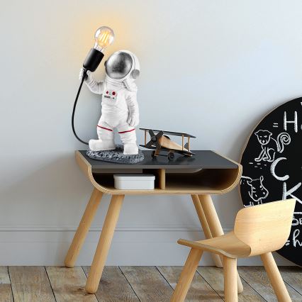 Lasten pöytävalaisin ASTRONAUT 1xE27/40W/230V hopea/valkoinen