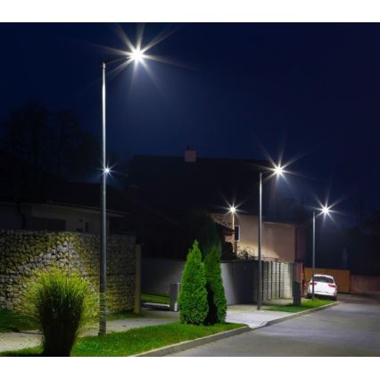 LED-aurinkokatuvalaisin anturilla STREET LED/15W/7,4V 4000K IP65 5400 mAh