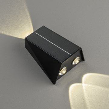 LED aurinkokenno seinävalaisin anturilla LED/2W/5V IP54