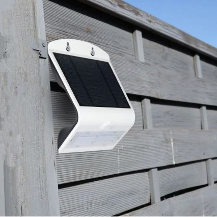 LED aurinkokenno seinävalaisin anturilla LED/3W/3,7V 3000/4000K IP65 valkoinen