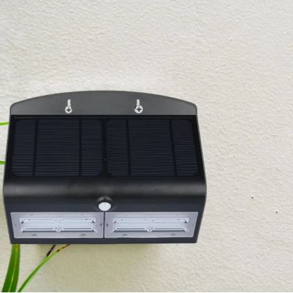 LED aurinkokenno seinävalaisin anturilla LED/7W/3,7V 4000K IP65 musta