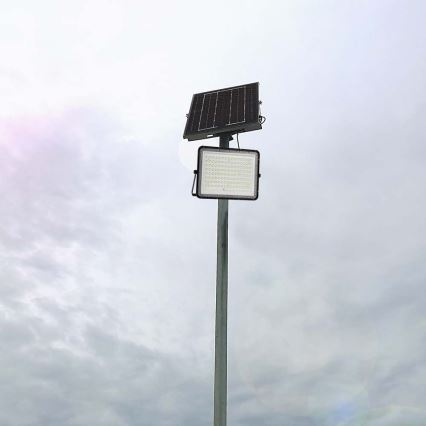 LED Aurinkokenno ulkovalonheitin LED/200W/3,2V 4000K musta IP65 + kauko-ohjaus