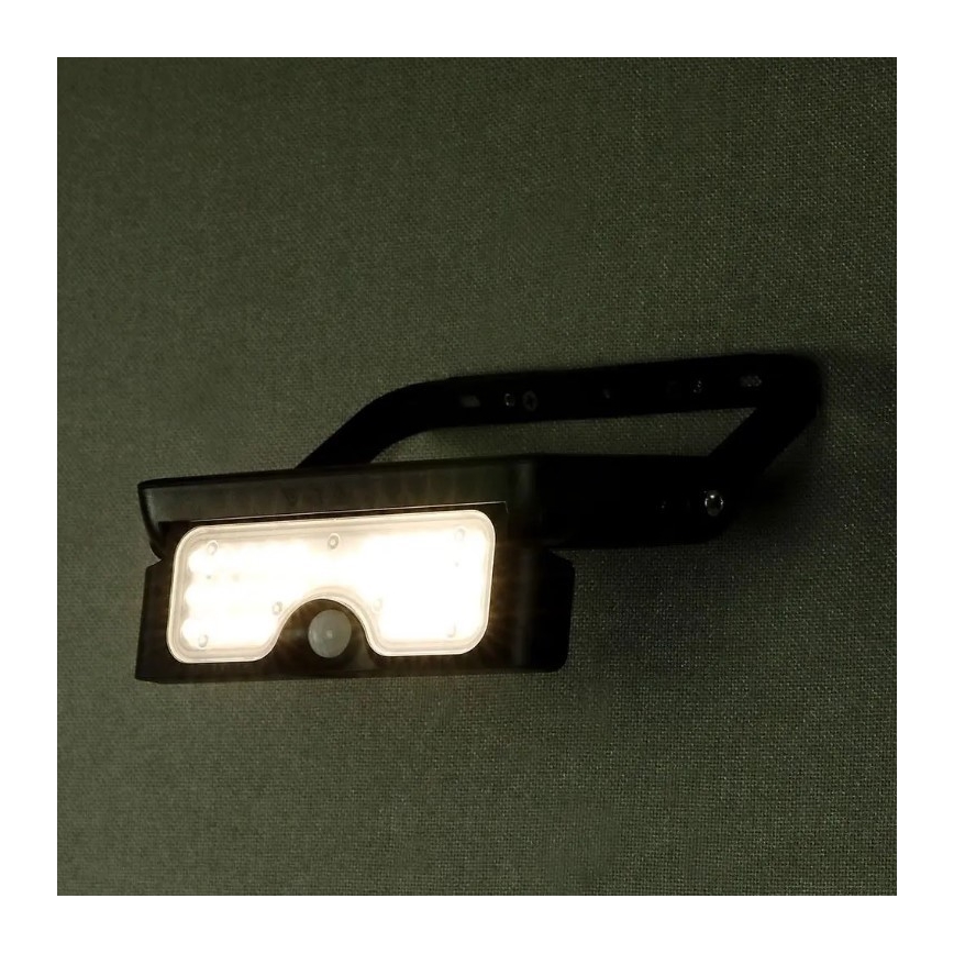 LED-aurinkovalonheitin anturilla LED/5W/3,7V IP65 4000K 3000 mAh