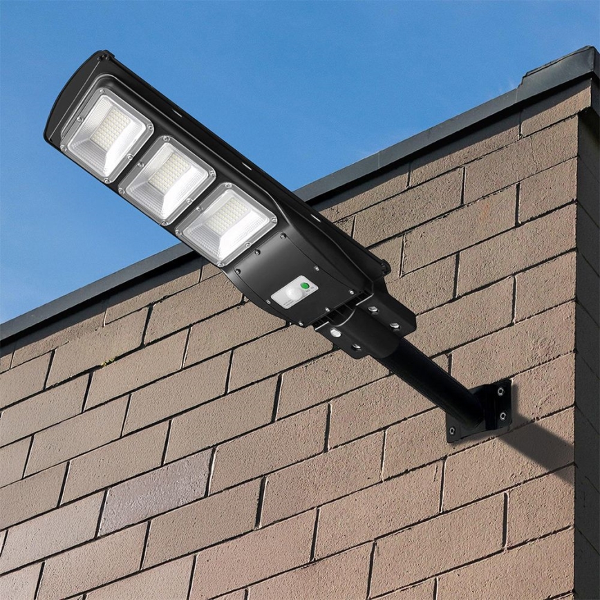 LED himmennettävä aurinkokäyttöinen katuvalaisin liiketunnistimella ja hämäräkytkimellä LED/12W/3,2V 6000K IP65 10000 mAh musta + kaukosäädin