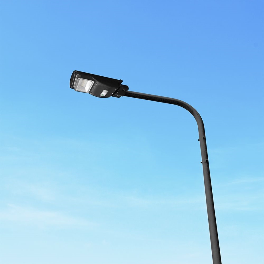 LED himmennettävä aurinkokäyttöinen katuvalaisin liiketunnistimella ja hämäräkytkimellä LED/6W/3,2V 6000K IP65 5000 mAh musta + kaukosäädin