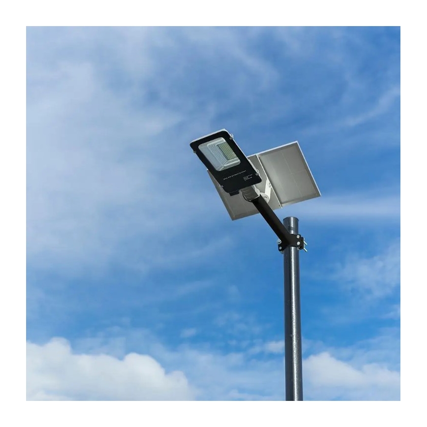 LED Himmennettävä aurinkokenno katuvalaisin LED/50W/6,4V 6000K IP65 + kaukosäädin