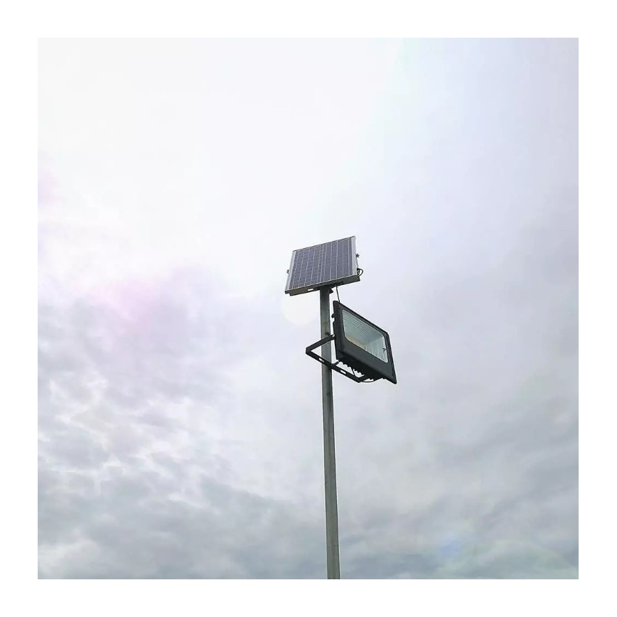 LED Himmennettävä aurinkokenno valonheitin LED/16W/3,2V 4000K IP65 + kauko-ohjain