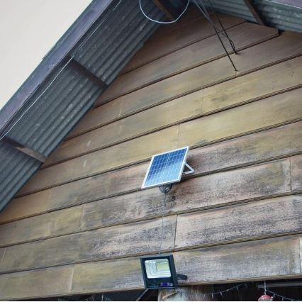LED Himmennettävä aurinkokenno valonheitin LED/20W/6,4V 4000K IP65 10000 mAh + kauko-ohjaus