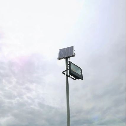 LED-himmennettävä aurinkokennovalonheitin LED/20W/6,4V 4000K IP65 + kaukosäädin