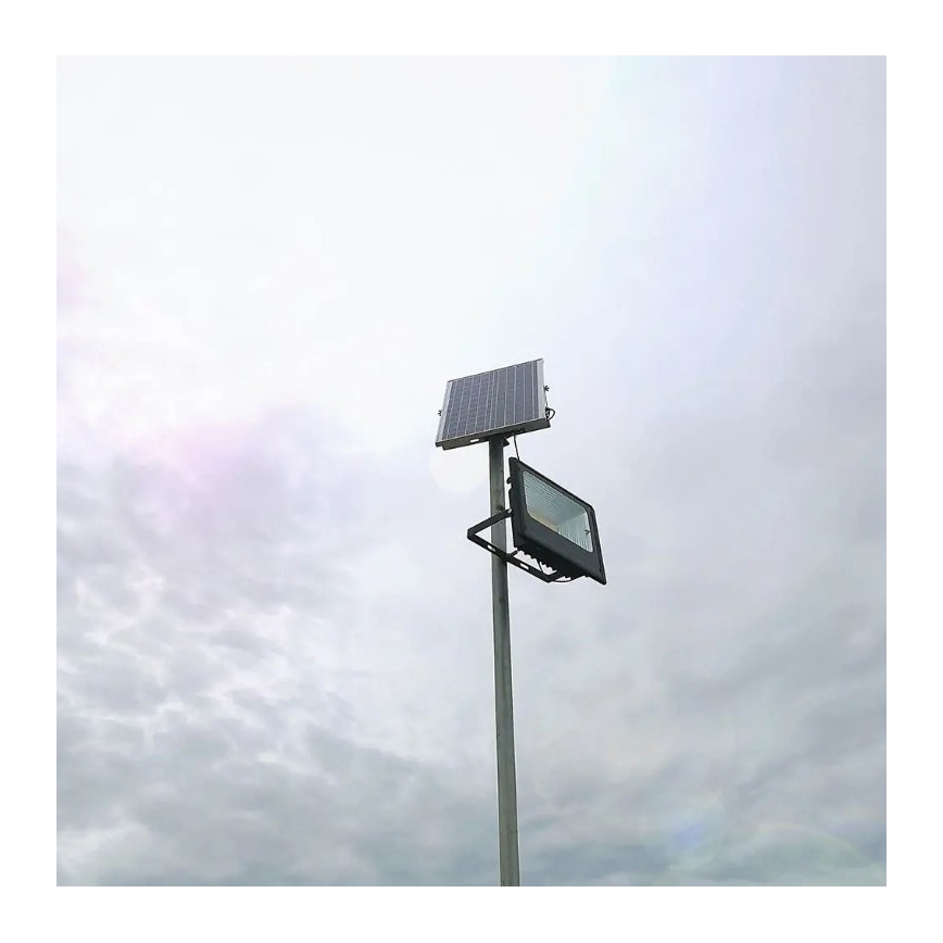 LED-himmennettävä aurinkokennovalonheitin LED/20W/6,4V 4000K IP65 + kaukosäädin