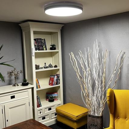 LED Himmennettävä kattovalo LED/48W/230V 2700-6500K Wi-Fi Tuya + kauko-ohjain