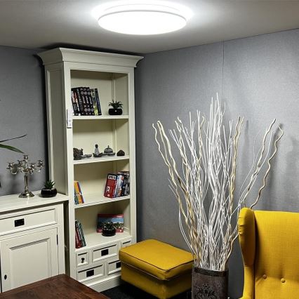 LED Himmennettävä kattovalo LED/48W/230V 2700-6500K Wi-Fi Tuya + kauko-ohjain