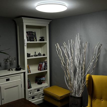 LED Himmennettävä kattovalo LED/48W/230V 2700-6500K Wi-Fi Tuya + kauko-ohjain