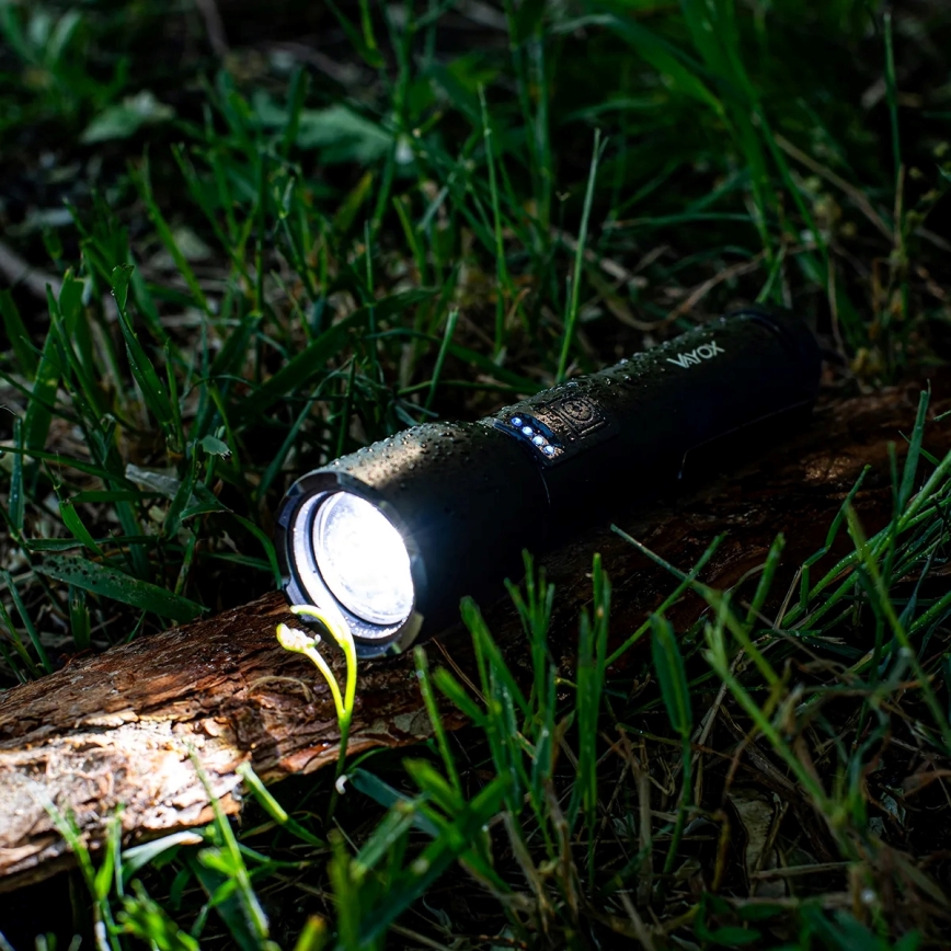 LED Himmennettävä ladattava taskulamppu LED/20W/5V IPX4 800 kiiltävä 2000 mAh