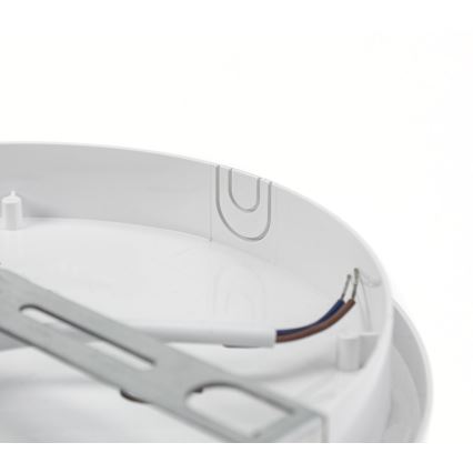 LED-kestävä valo PIR-anturilla LED / 20W / 230V IP54