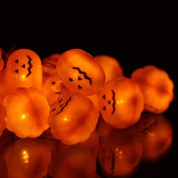 LED-koristeketju HALLOWEEN 20xLED/3xAA/lämpimänvalkoinen 3,3m kurpitsat