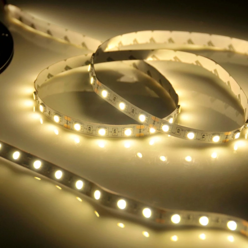 LED-nauhakylpyhuone 5m LED / 45W / 12V IP65 valkoinen