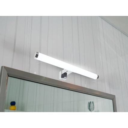 LED-peilivalaisin kylpyhuoneeseen LED/8W/230V 30 cm IP44 kiiltävä kromi