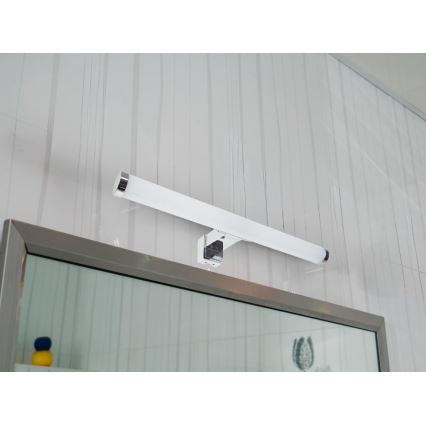 LED-peilivalaisin kylpyhuoneeseen LED/8W/230V 30 cm IP44 kiiltävä kromi