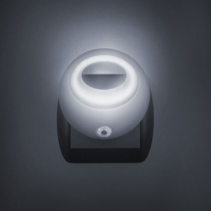 LED Pistorasia suuntavalo anturilla LED/1W/230V valkoinen