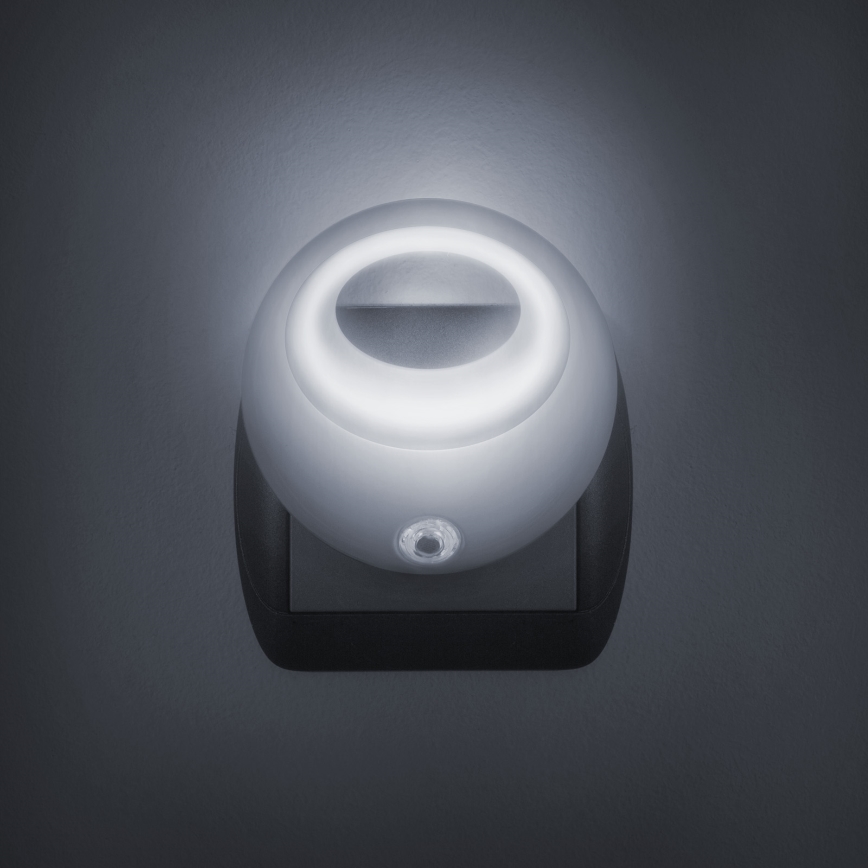 LED Pistorasia suuntavalo anturilla LED/1W/230V valkoinen