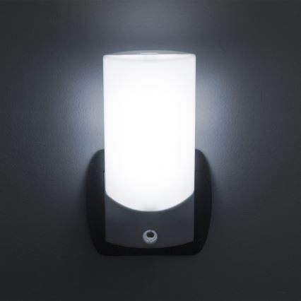 LED Pistorasian suuntavalo anturilla LED/1W/230V 6000K