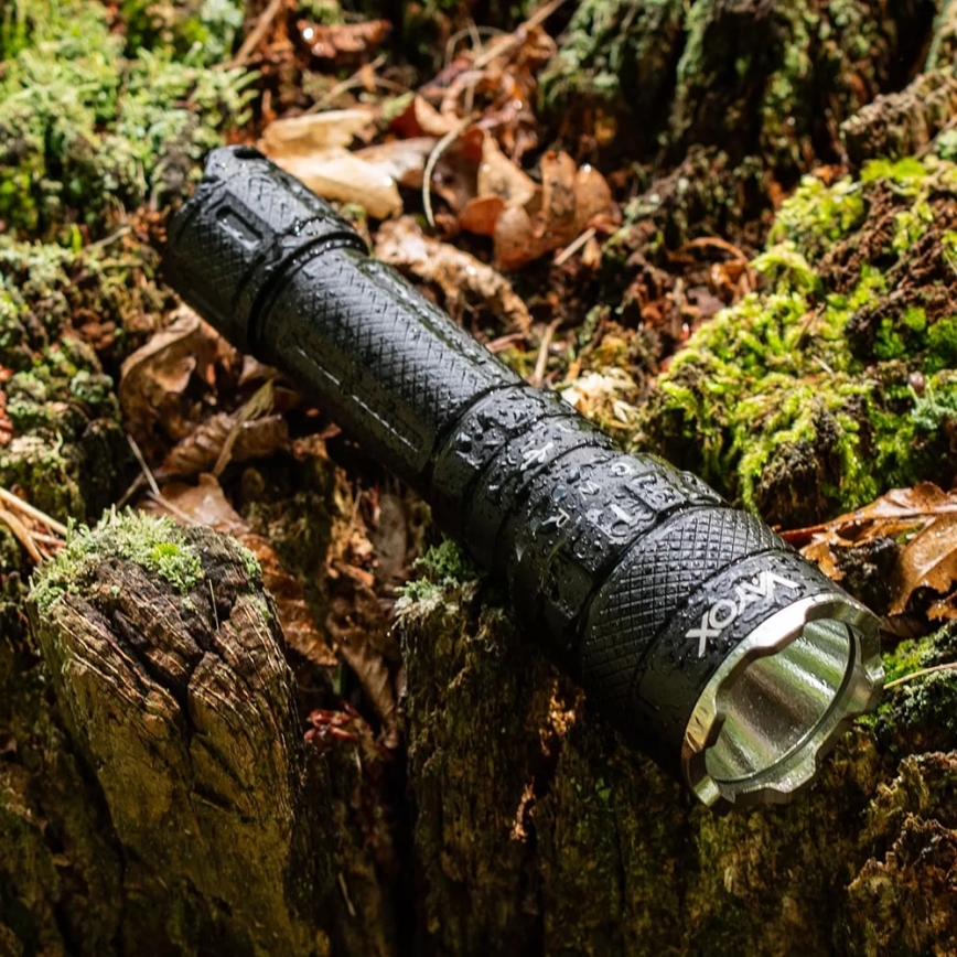 LED RGBW Himmennettävä ladattava taskulamppu LED/15W/5V IP66 1500 kiiltävä 2000 mAh