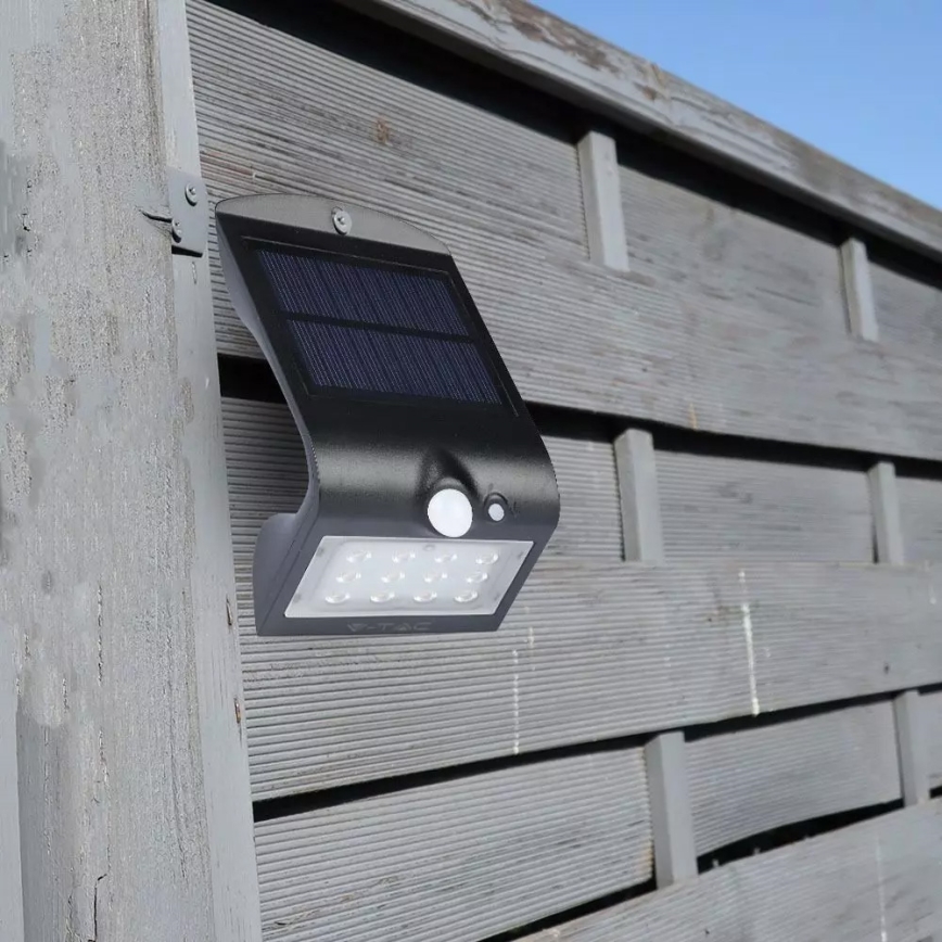 LED-seinäaurinkovalaisin anturilla LED/1.5W/3,7V IP65 1200 mAh