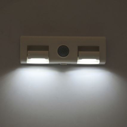 LED Seinävalaisin sensorilla LED/3xAA/4,5V