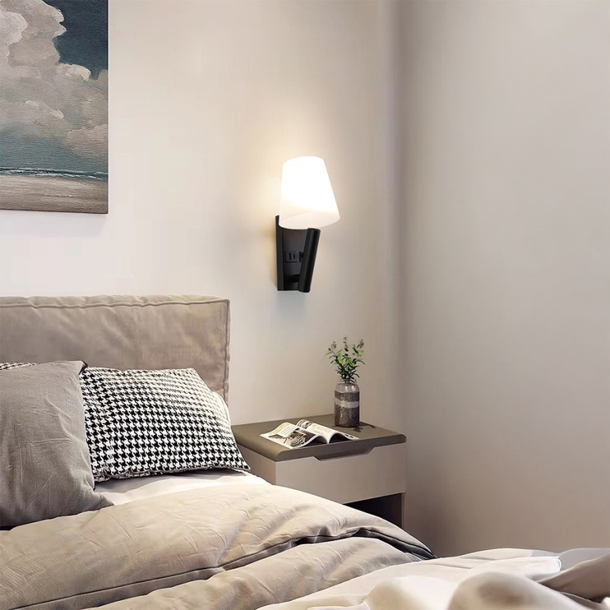 LED-seinävalaisin USB-portilla LED/2W/230V 3000K musta/valkoinen