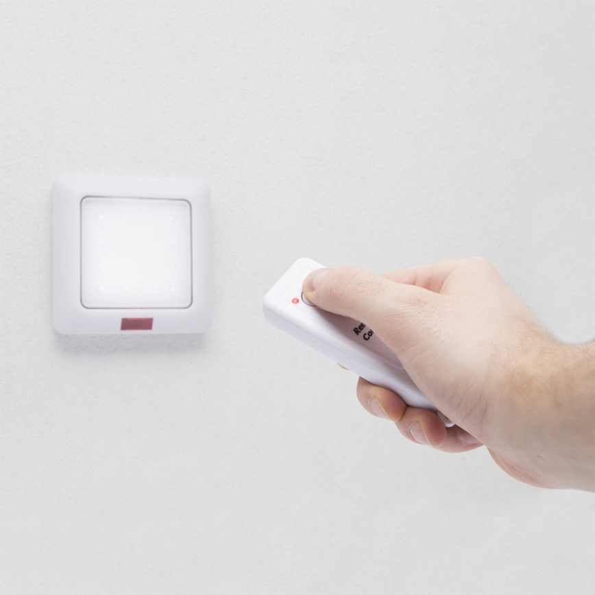 LED Suuntavalo LED/3xAA + kauko-ohjain