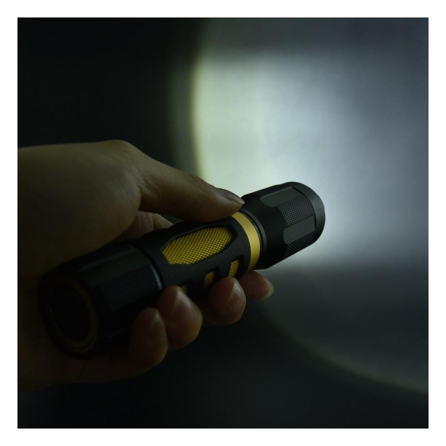 LED-taskulamppu LED/5W/3xAAA