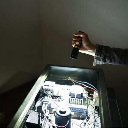 LED-taskulamppu LED/5W/3xAAA