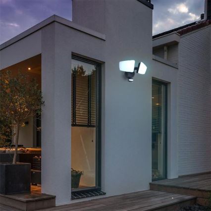 LED-ulkovalonheitin anturilla LED/24W/230V 3000/4000/6000K IP54 musta
