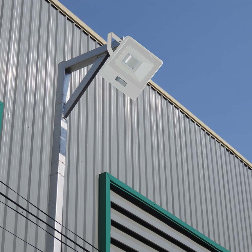 LED-valonheitin anturilla LED/50W/230V 4000K IP65 valkoinen