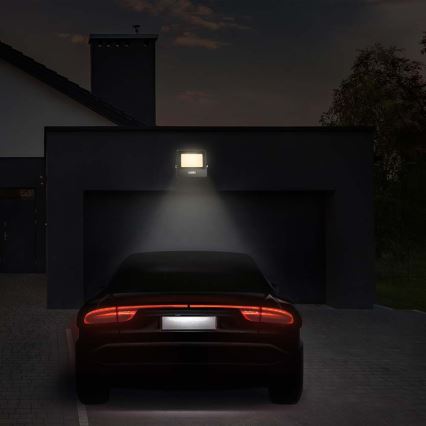 LED-valonheitin anturilla LED/50W/230V 6500K IP65 musta