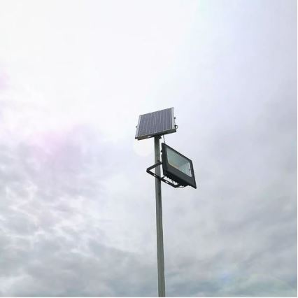 LED-valonheitin aurinkopaneelilla LED / 12W / 3,2V 6000K IP65 + kaukosäädin