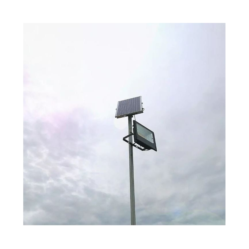 LED-valonheitin aurinkopaneelilla LED / 12W / 3,2V 6000K IP65 + kaukosäädin