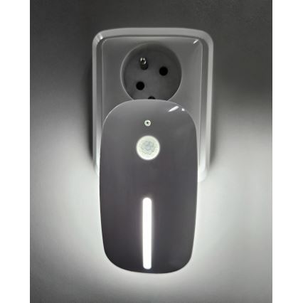 LED-yövalo anturilla LED/1W/230V valkoinen