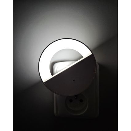 LED Yövalo hämärätunnistimella LED/0,5W/230V valkoinen