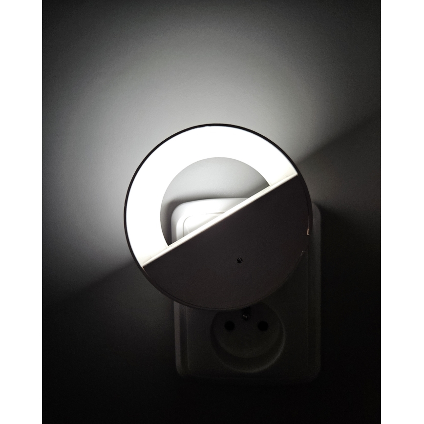 LED Yövalo hämärätunnistimella LED/0,5W/230V valkoinen