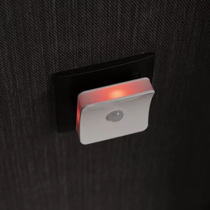 Ledvance-LED RGB suuntavalo pistorasiaan anturilla LUNETTA LED/0,3W/230V