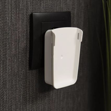 Ledvance - LED Suuntapistorasiavalo sensorilla LUNETTA LED/2W/230V