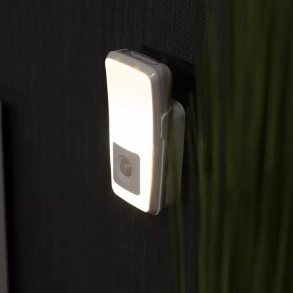 Ledvance - LED Suuntapistorasiavalo sensorilla LUNETTA LED/2W/230V